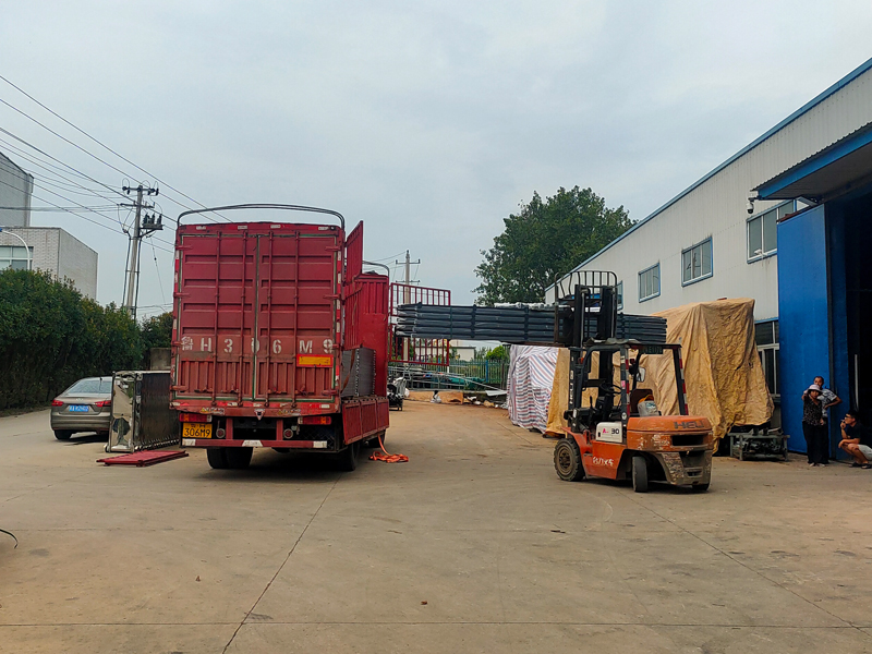 2025年9月6日鋅鋼玻璃欄桿裝車發貨! 2025年9月6日鋅鋼玻璃欄桿裝車發貨!