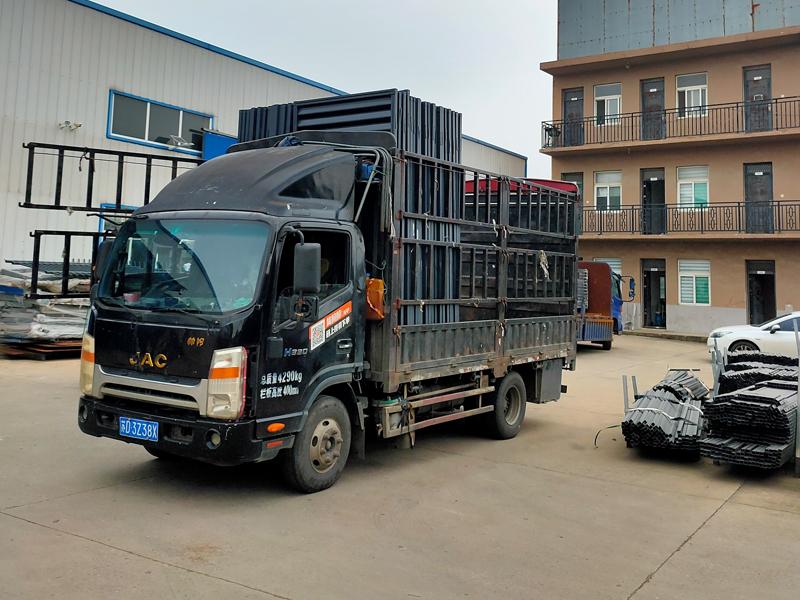 2025年9月19日鋅鋼百葉窗裝車發(fā)貨! 2025年9月19日鋅鋼百葉窗裝車發(fā)貨!