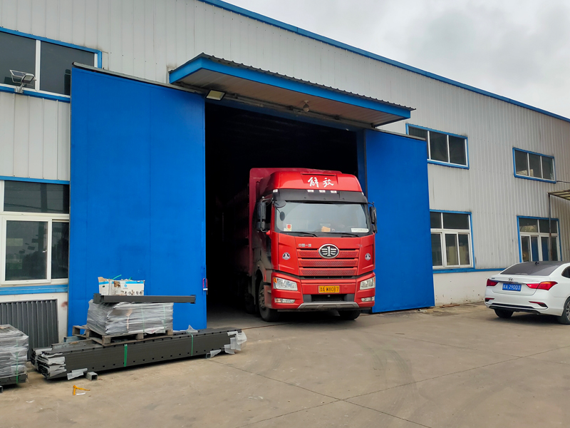 2025年10月9日鋅鋼護窗欄桿裝車發貨！