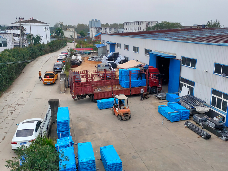 2025年10月13日鋅鋼陽(yáng)臺(tái)護(hù)欄裝車發(fā)貨！