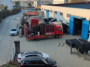 2025年12月5日鋅鋼護(hù)窗欄桿裝車發(fā)貨！